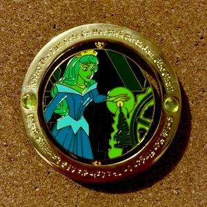 Disney Official Trading Pins Enchanted Emblems Aurora & the Spinning Wheel